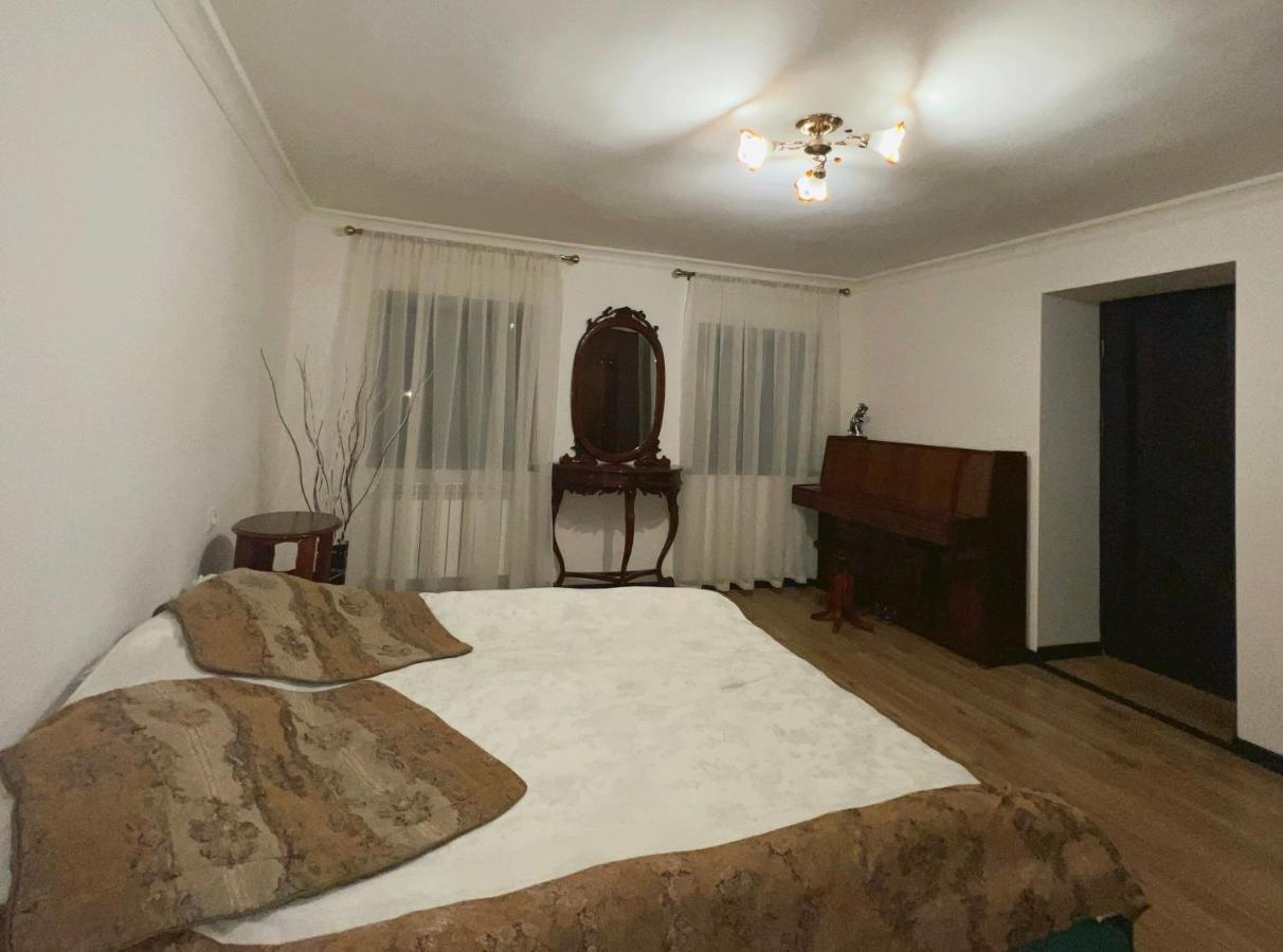 Ferienwohnung Cosy flat Erivan Exterior foto